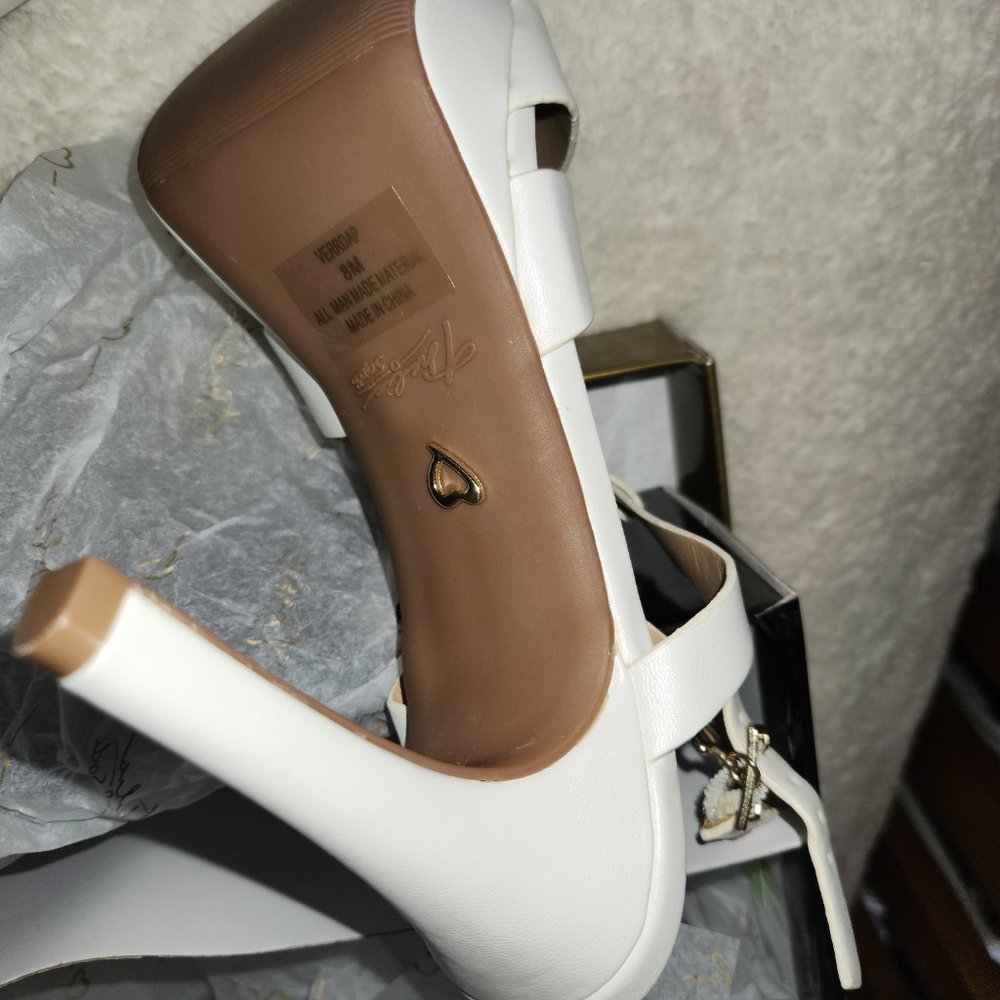 Shoes - Picture 2 of 3